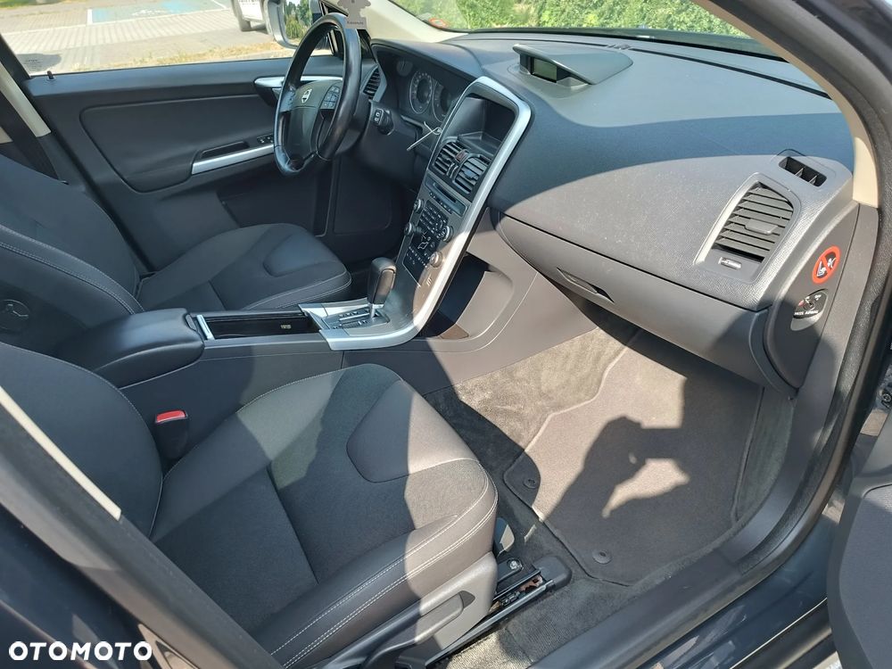Volvo XC 60 2.4D AWD Momentum - 17