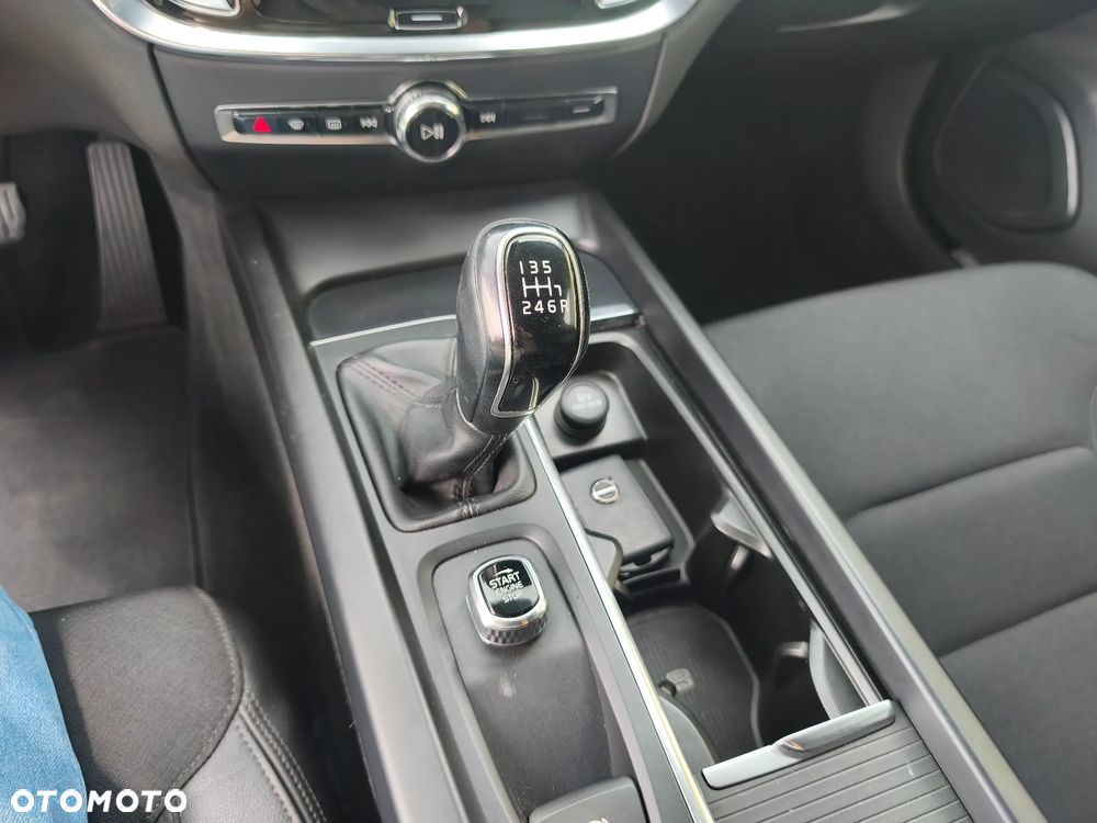 Volvo V60 D3 Momentum Core - 27