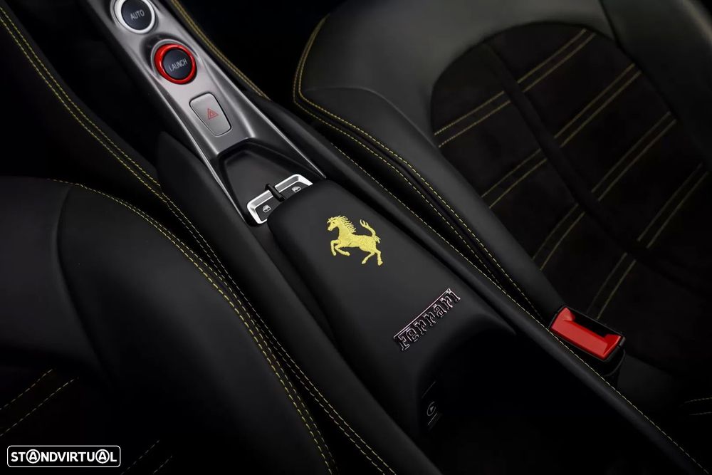 Ferrari F8 Tributo 3.9 Twin-Turbo V8 — fotografia 11