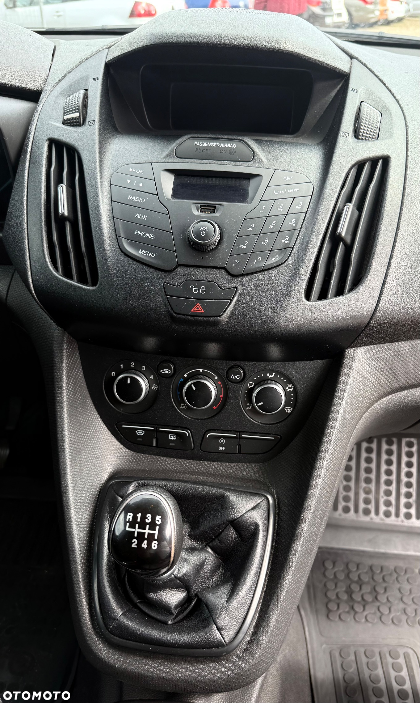 Ford Transit Connect - 13
