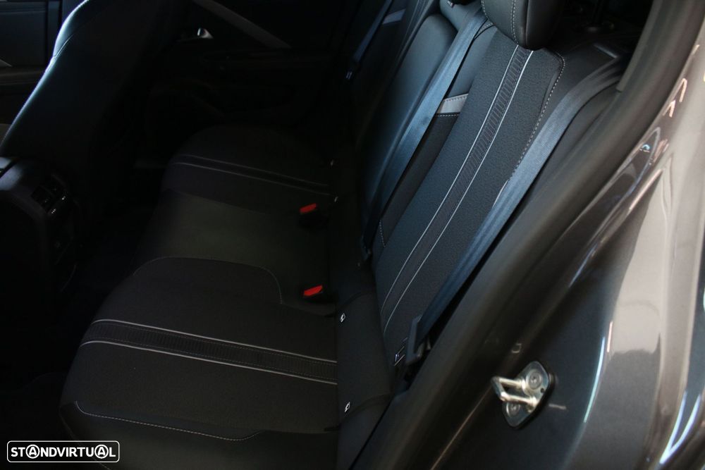 Opel Astra 1.2 T GS Line S/S - 10