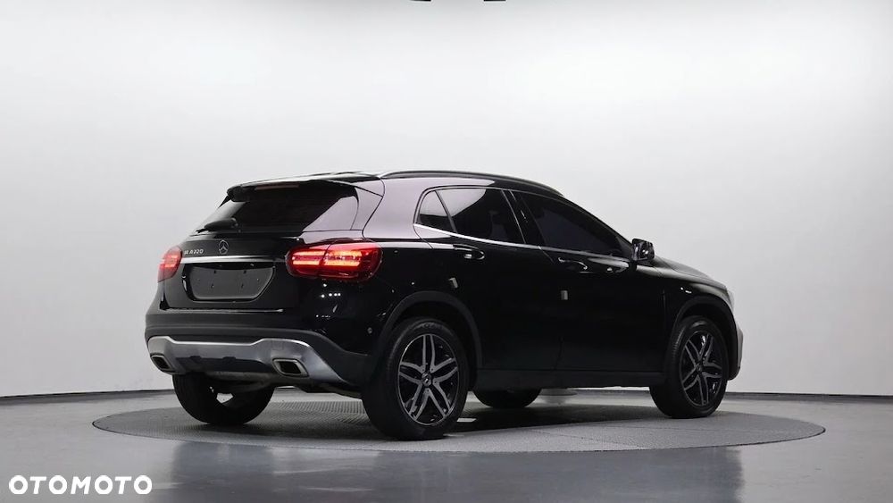 Mercedes-Benz GLA - 3
