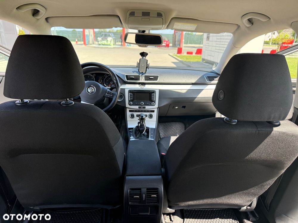 Volkswagen Passat 1.6 TDI Comfortline - 12