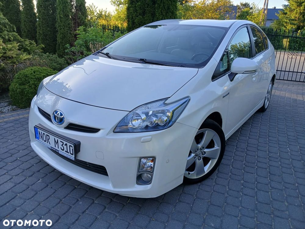 Toyota Prius (Hybrid) Executive - 2