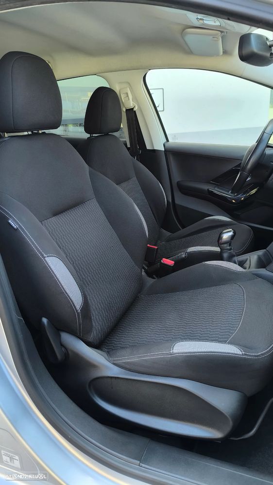 Peugeot 208 1.2 PureTech Style - 45