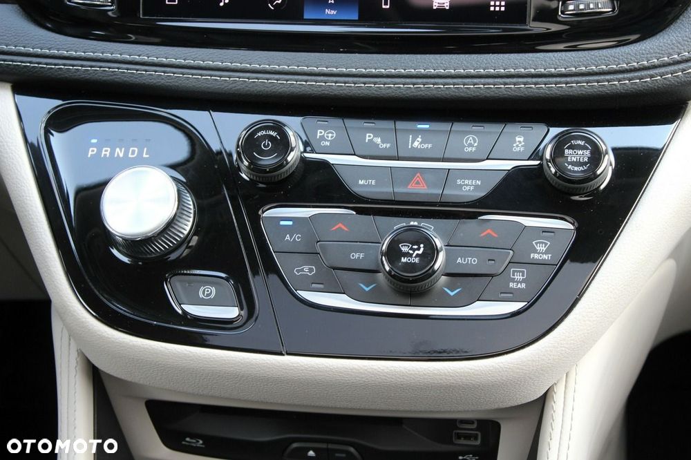 Chrysler Pacifica - 24