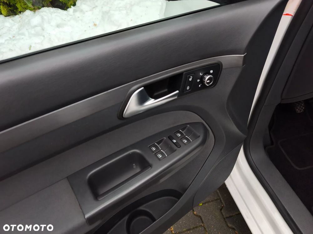 Volkswagen Touran - 12