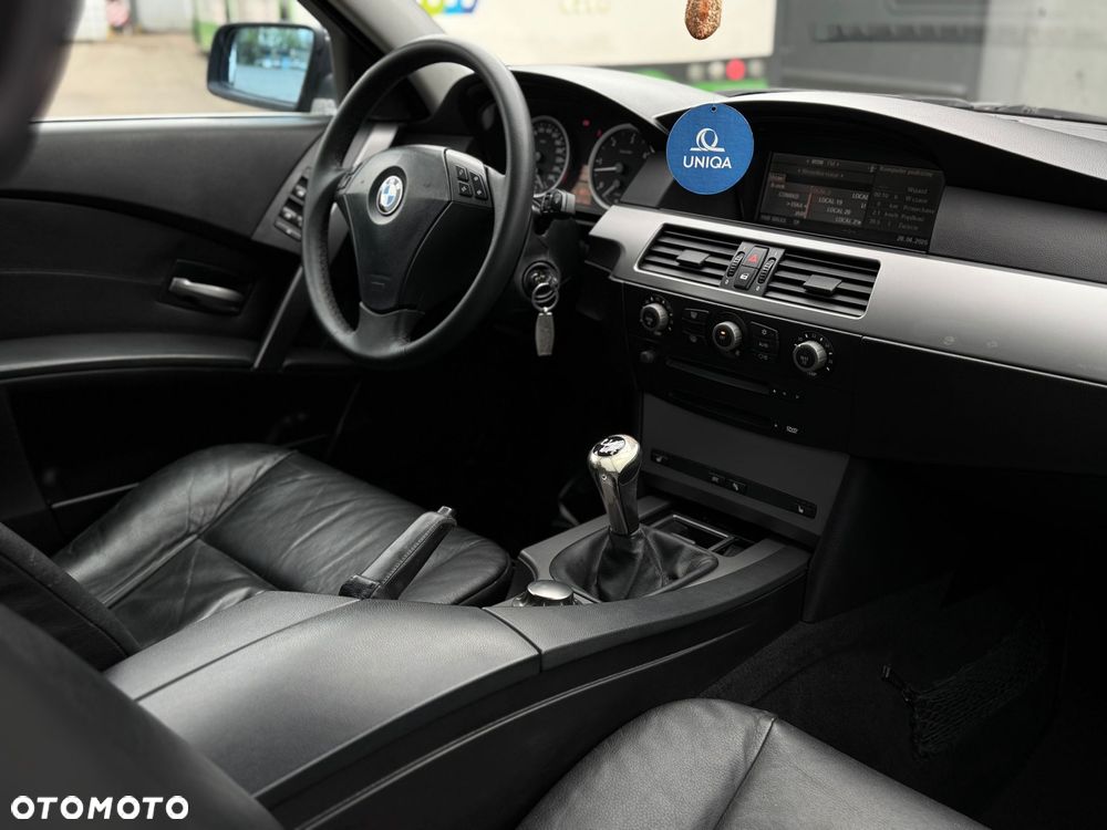 BMW Seria 5 525d - 26