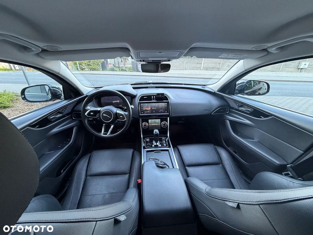 Jaguar XE 2.0 D200 mHEV AWD R-Dynamic S - 6