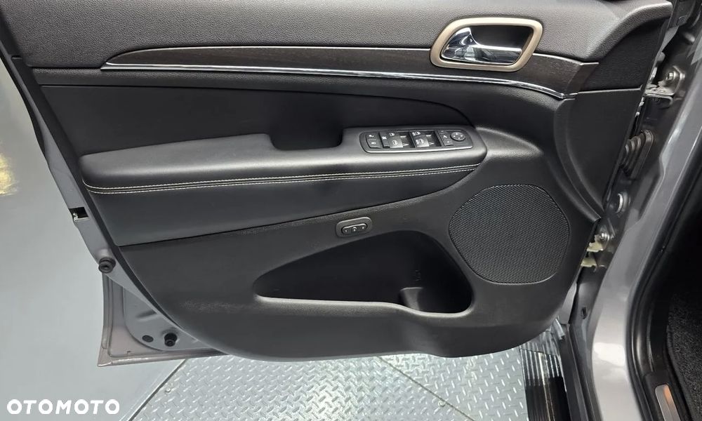 Jeep Grand Cherokee - 10