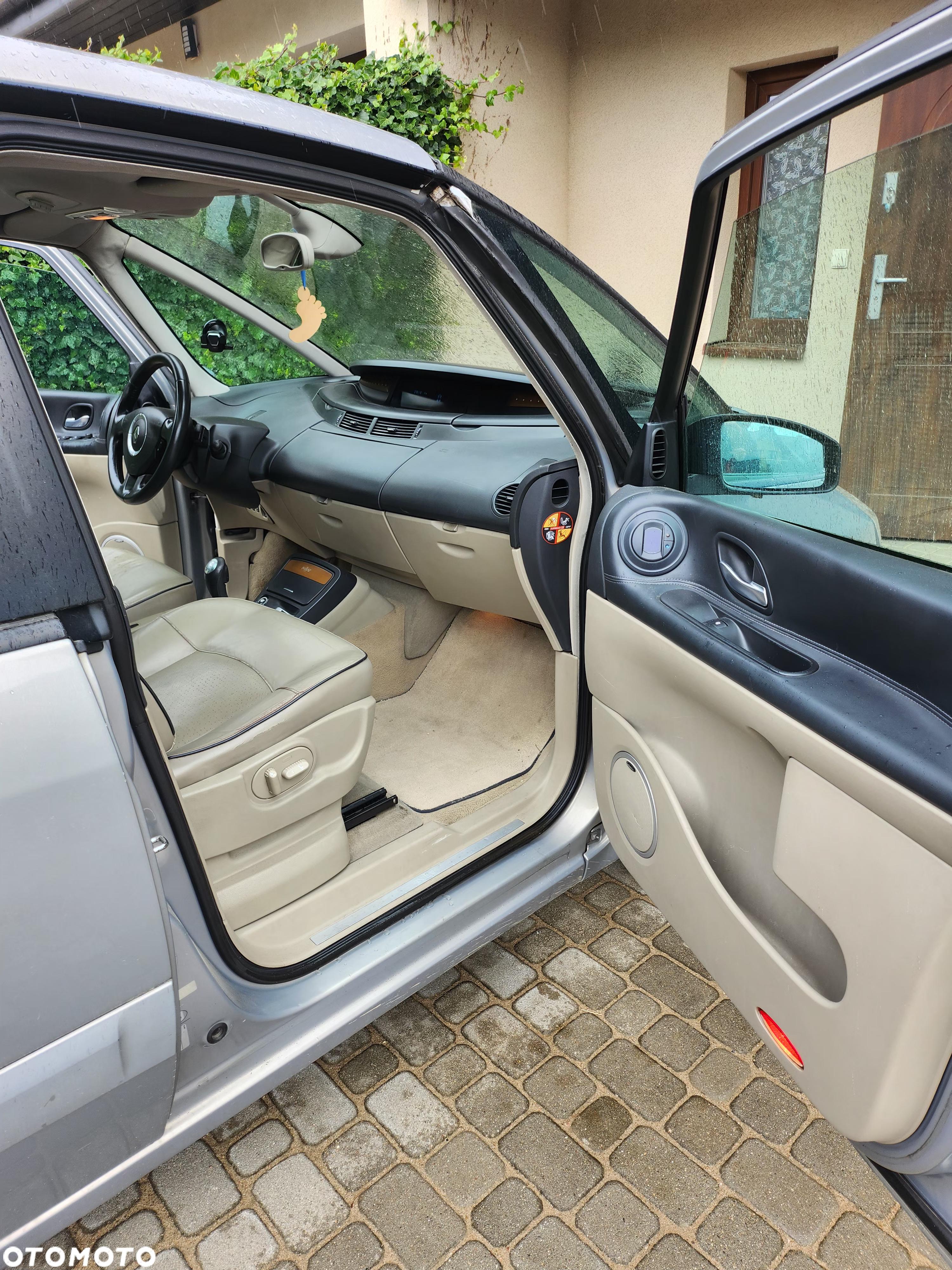 Renault Espace 2.0 dCi 175 FAP Initiale - 11
