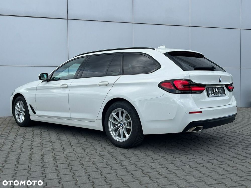 BMW Seria 5 520d xDrive - 11