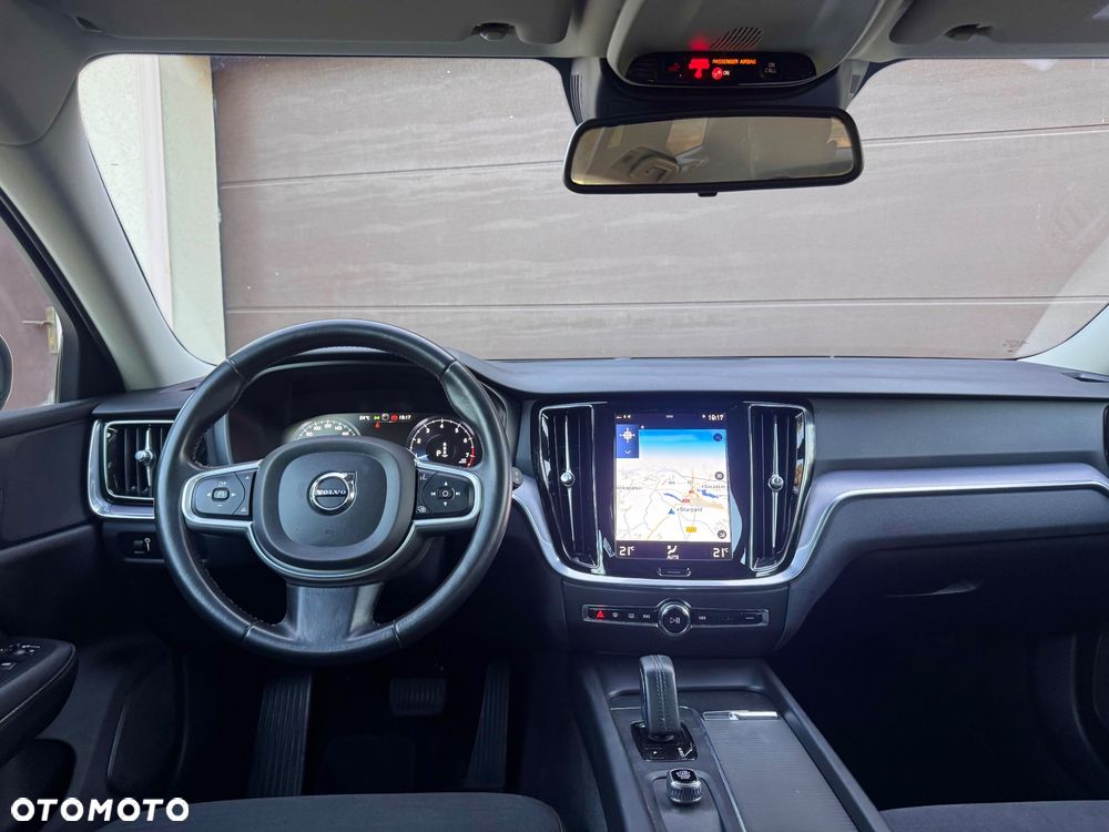 Volvo V60 B3 B DKG Momentum Pro - 29