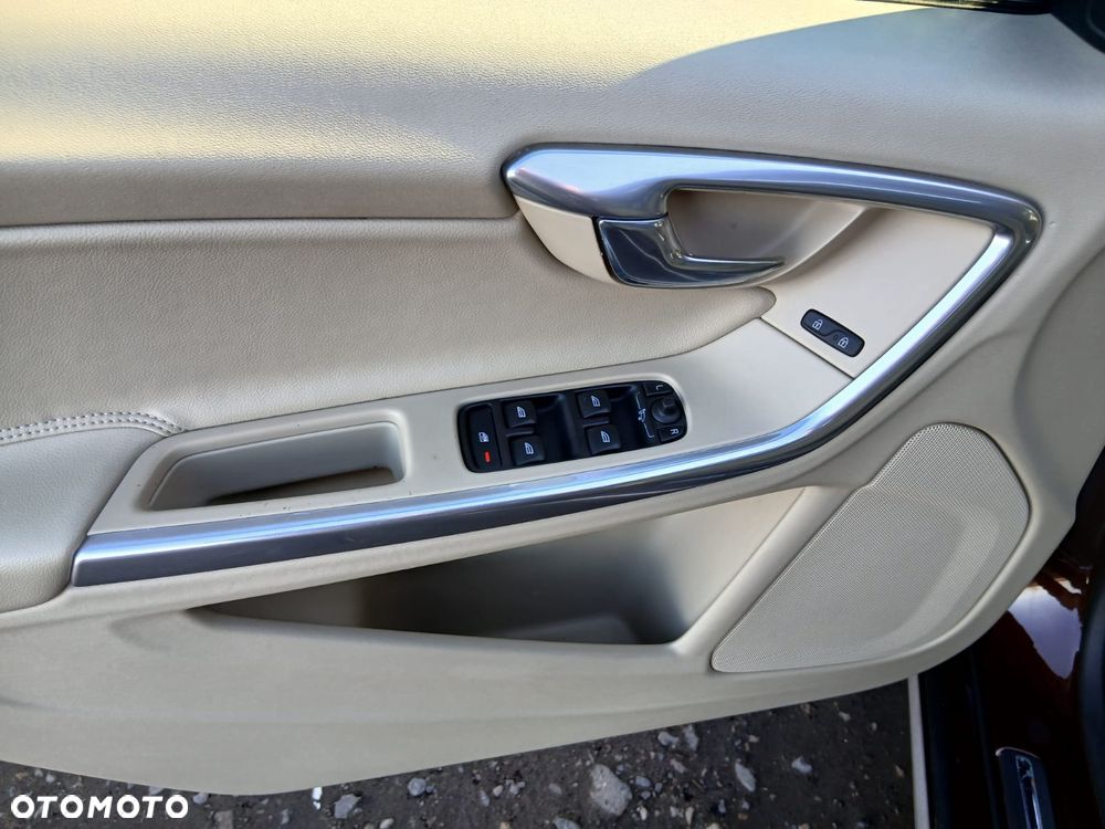 Volvo V60 Cross Country D3 Summum - 14