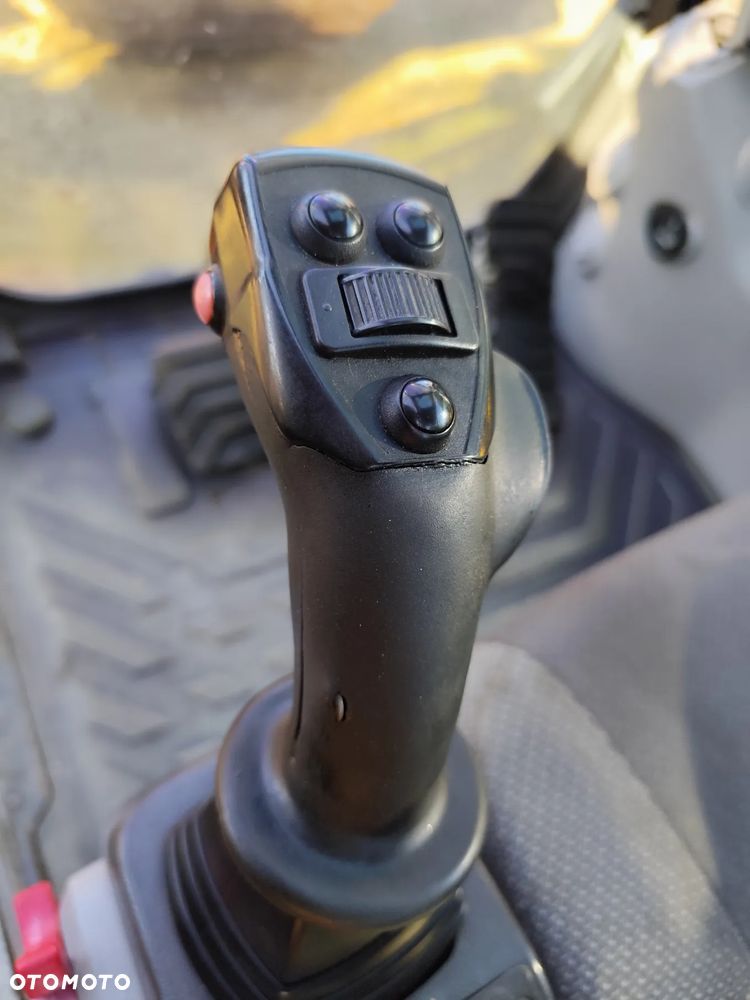 Volvo EC 220 DL - 26