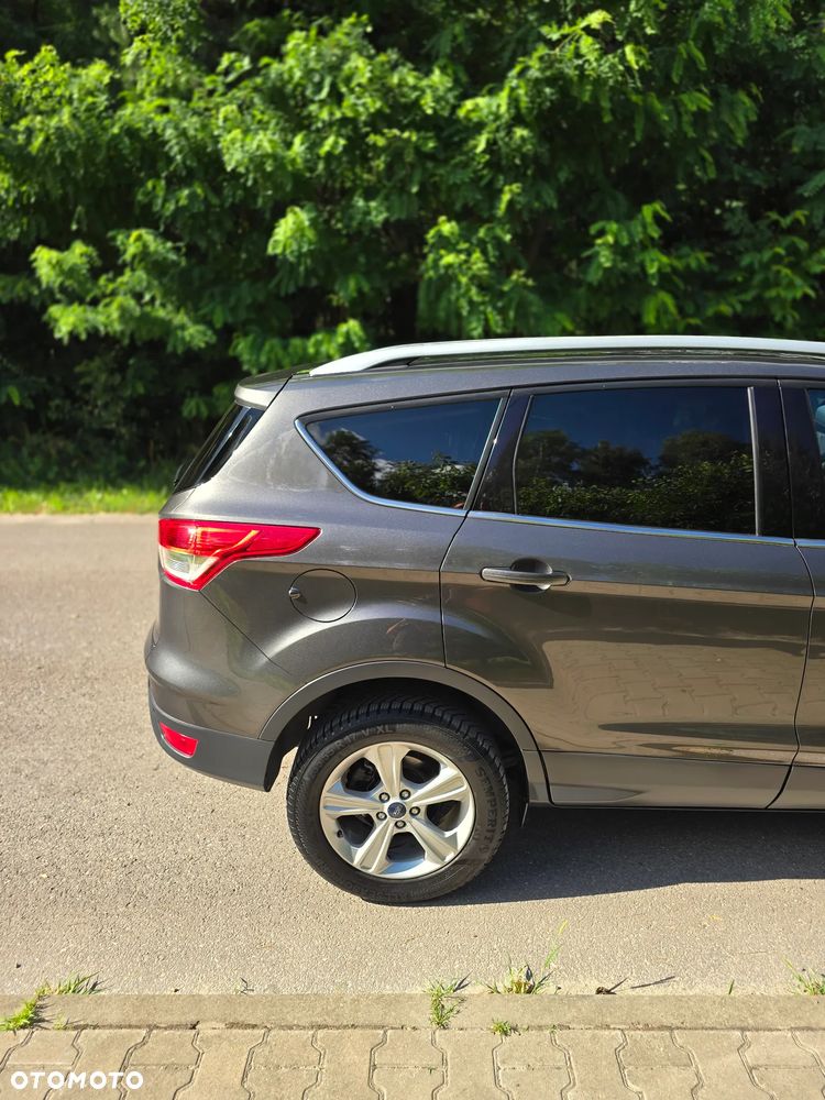 Ford Kuga 2.0 TDCi 2x4 Titanium - 14
