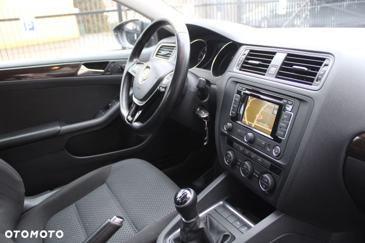 Volkswagen Jetta 1.4 TSI BMT Trendline - 25