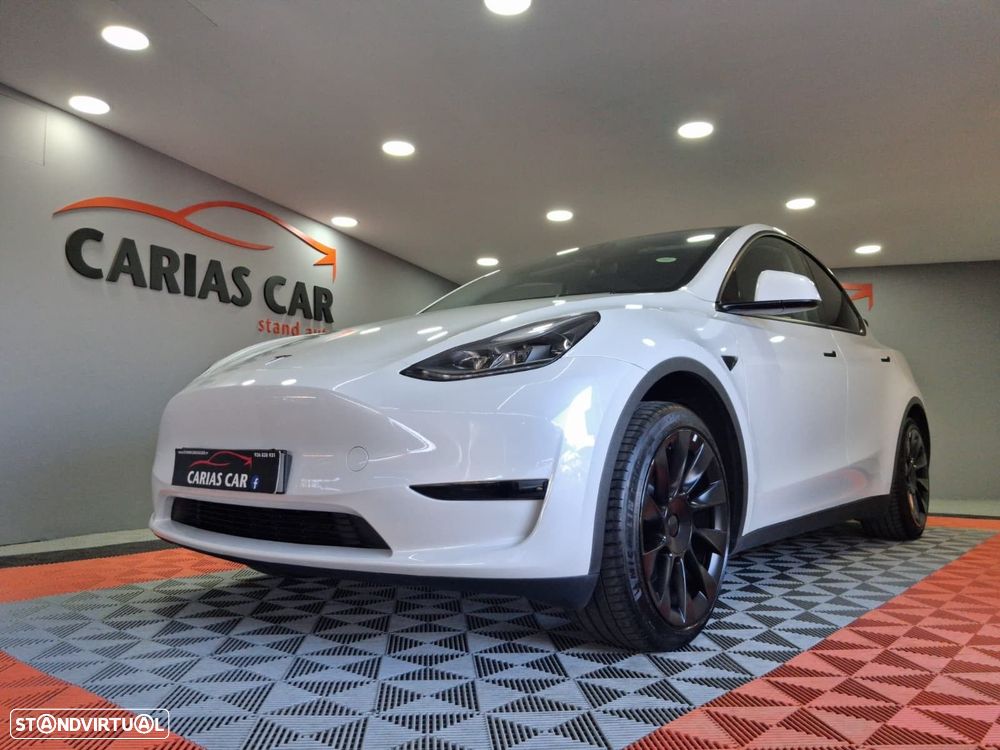 Tesla Model Y - 8