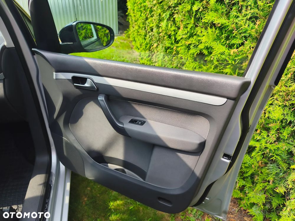 Volkswagen Touran 2.0 TDI DPF STYLE - 16