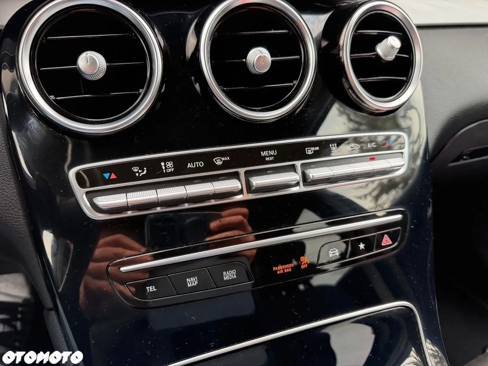 Mercedes-Benz GLC 300 e 4-Matic - 31