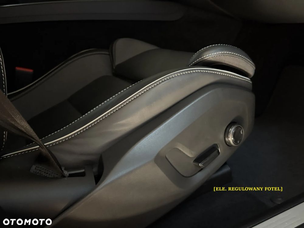 Volvo XC 60 B4 D AWD Plus Dark - 13