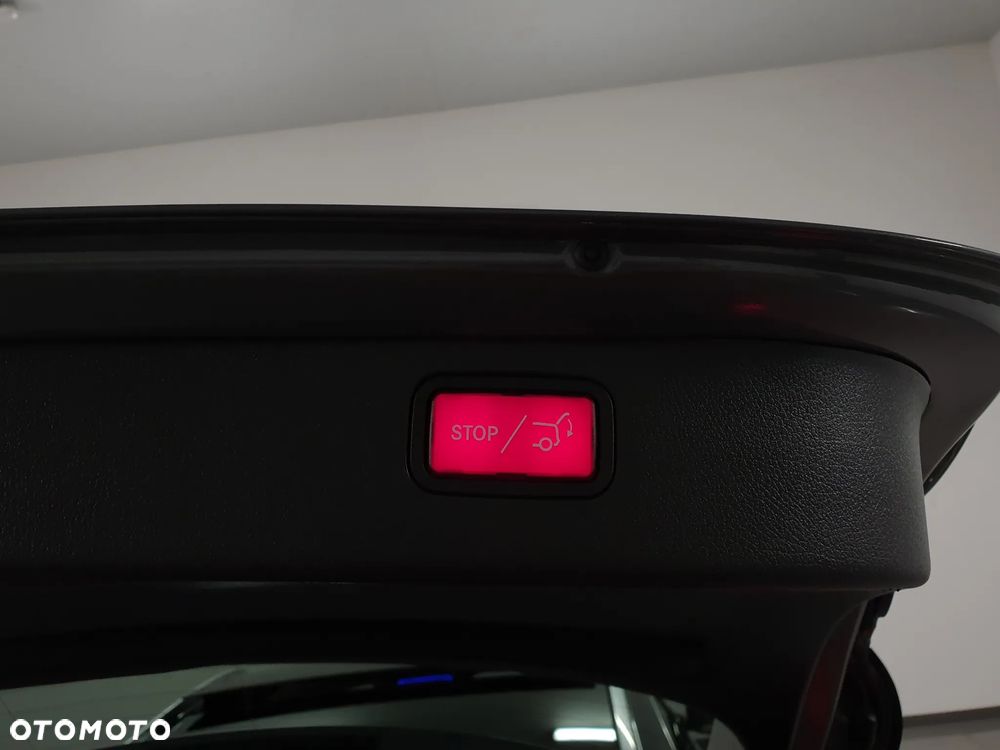 Mercedes-Benz Klasa C 220 d 4Matic 9G-TRONIC AMG Line - 36