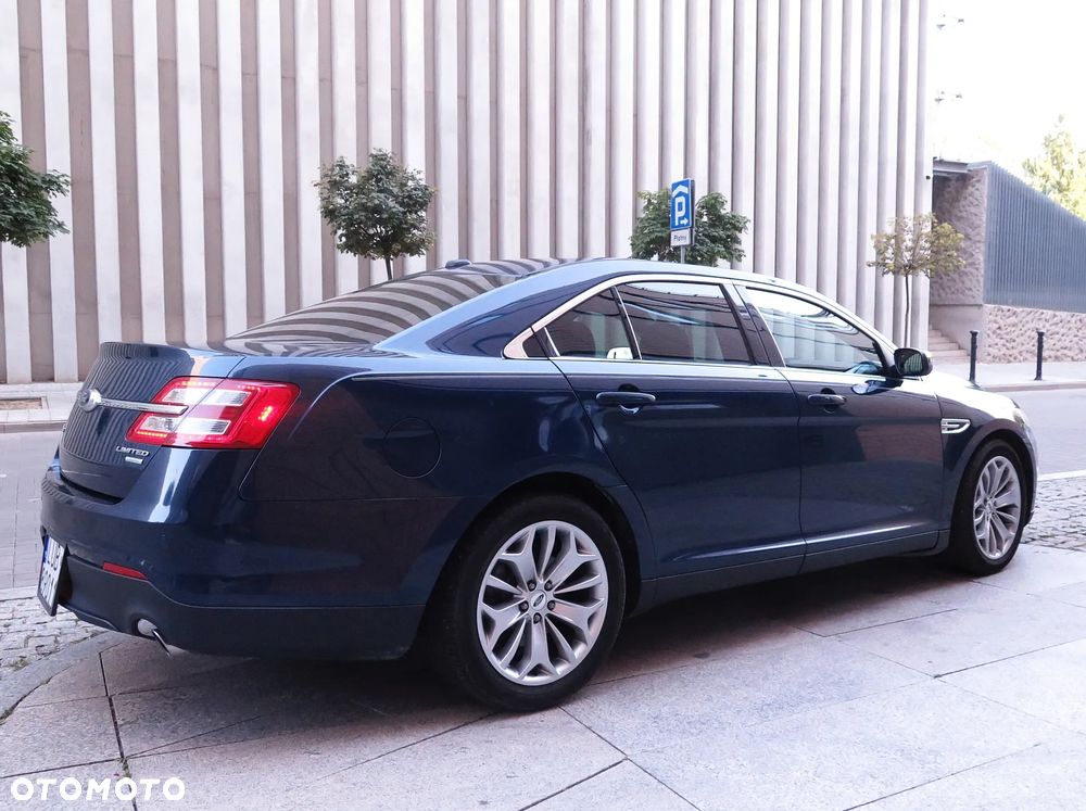 Ford Taurus - 12