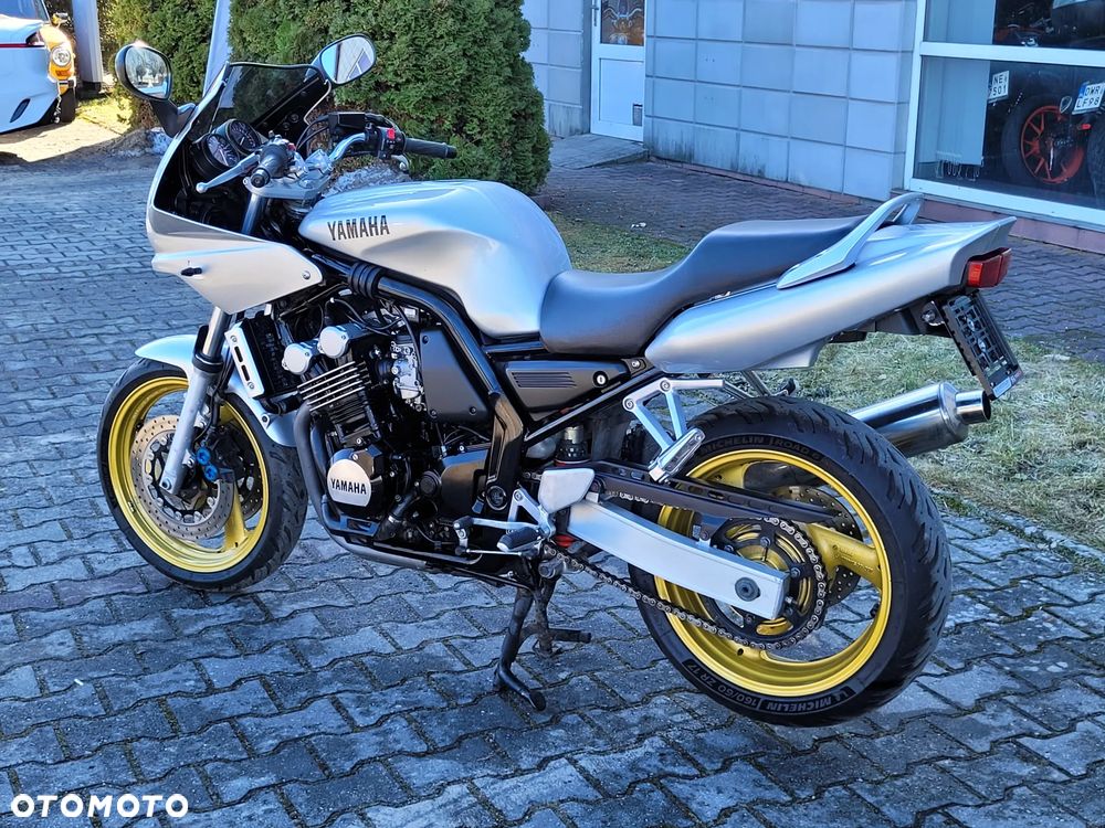 Yamaha FZS - 7