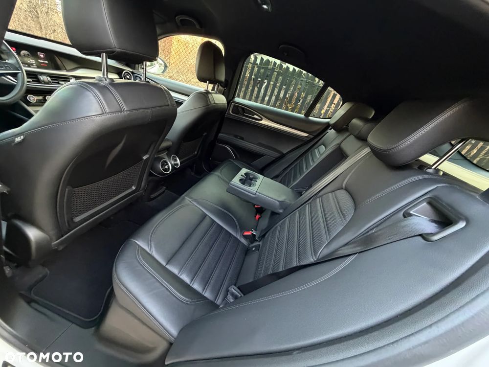 Alfa Romeo Stelvio 2.0 Turbo B-Tech Edition Q4 - 33