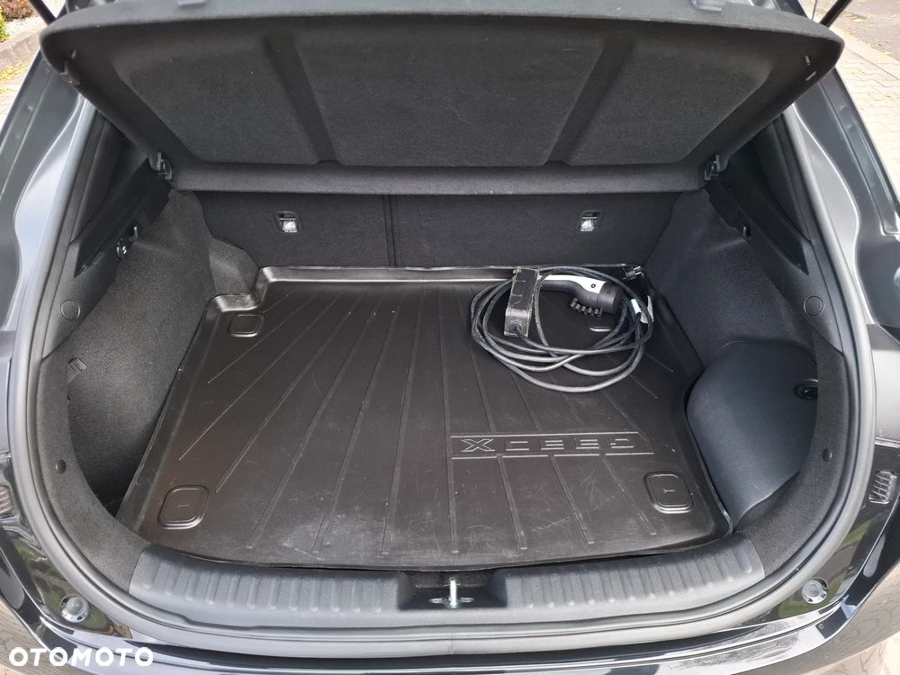 Kia XCeed - 34