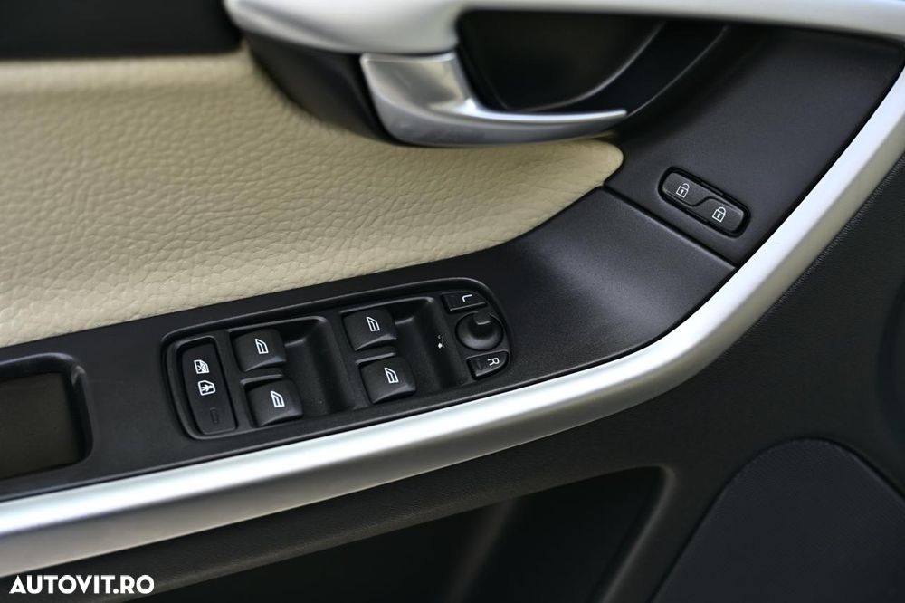 Volvo XC 60 D3 AWD Aut. Summum - 19