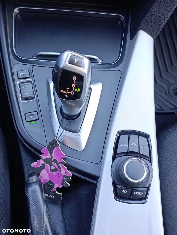 BMW Seria 3 318i - 10