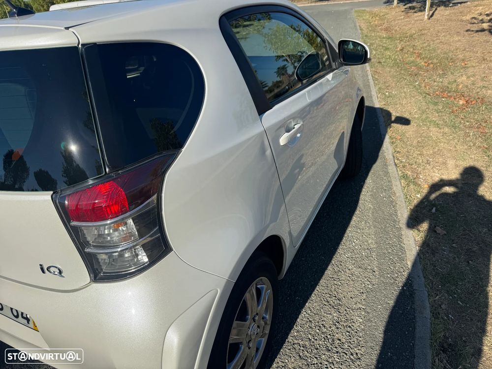 Toyota iQ - 10