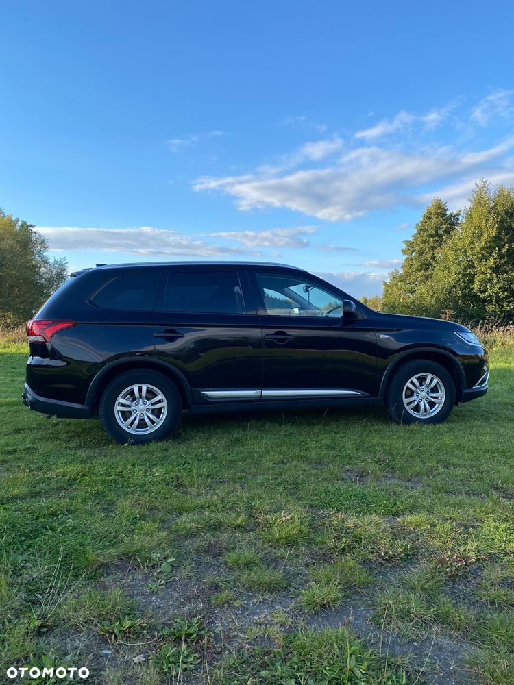 Mitsubishi Outlander 2.0 Invite + 2WD - 4