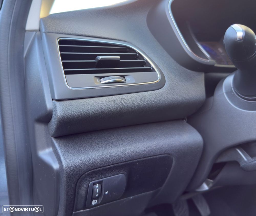 Renault Mégane BLUE dCi 115 ZEN - 11