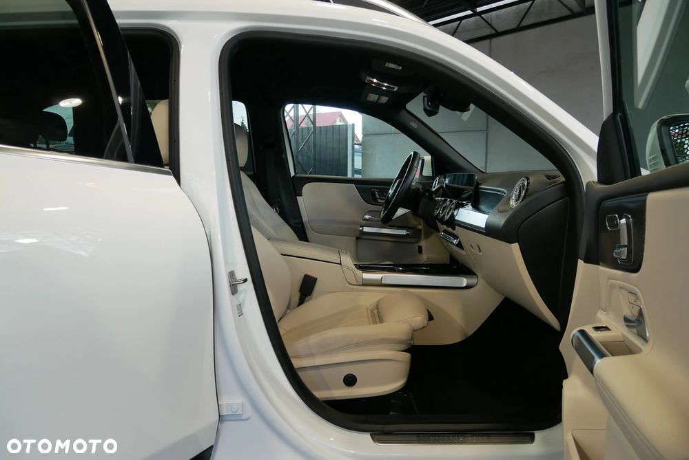 Mercedes-Benz GLB 250 4Matic 8G-DCT - 9