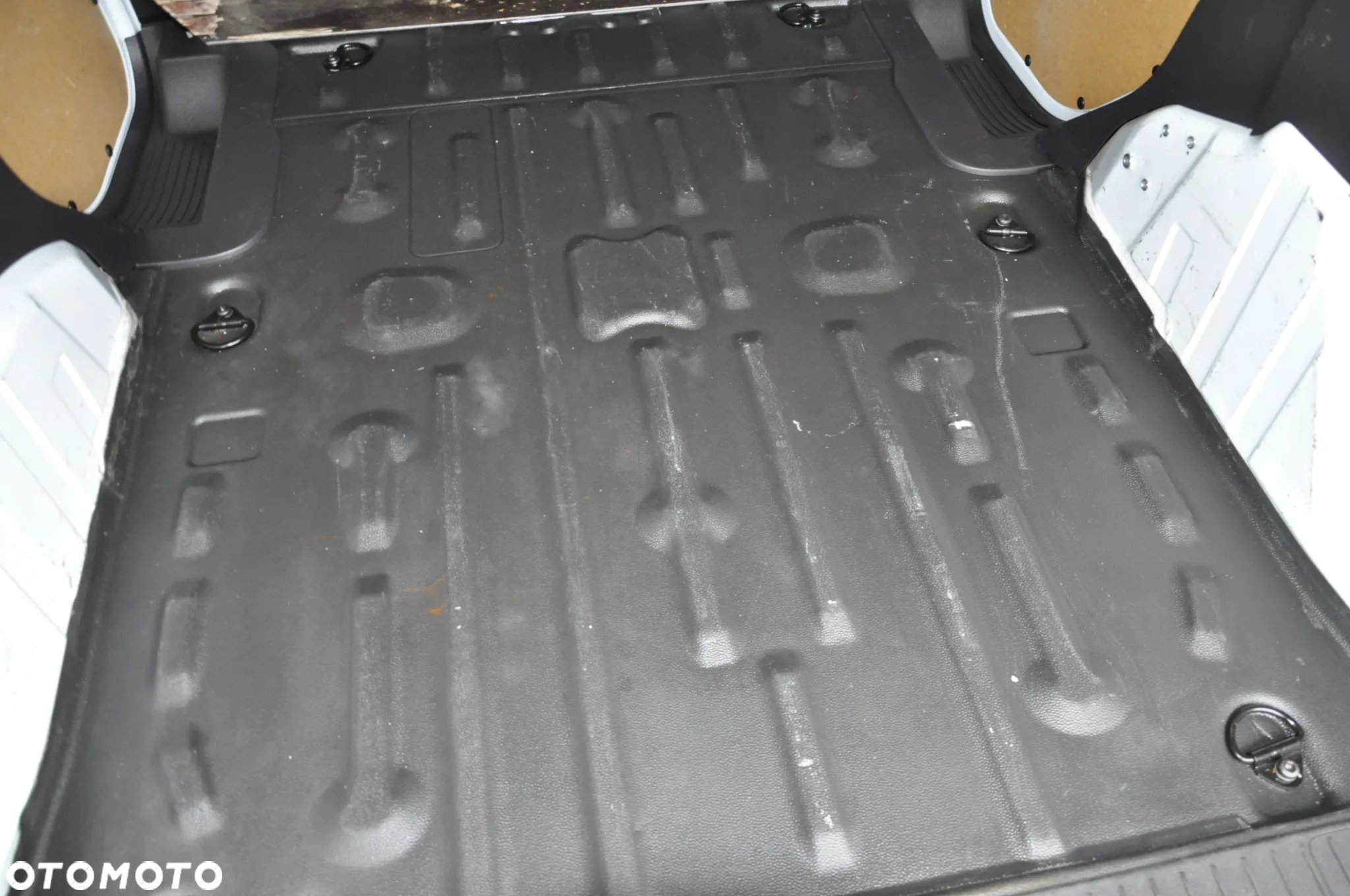 Ford Transit Connect - 19