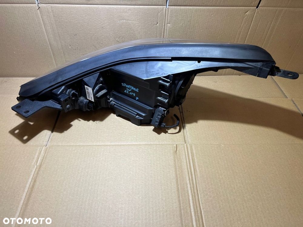 KIA SPORTAGE 4 IV LAMPA PRAWA PRZEDNIA PRAWY PRZÓD 92102-F1010 - 8