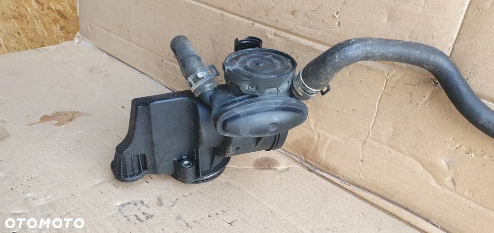 Obudowa termostatu króciec wąż przewód wody VW Polo V 6R 1.4 036103464AK - 3