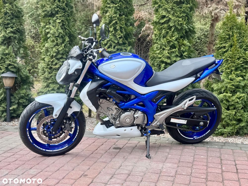 Suzuki Gladius - 6