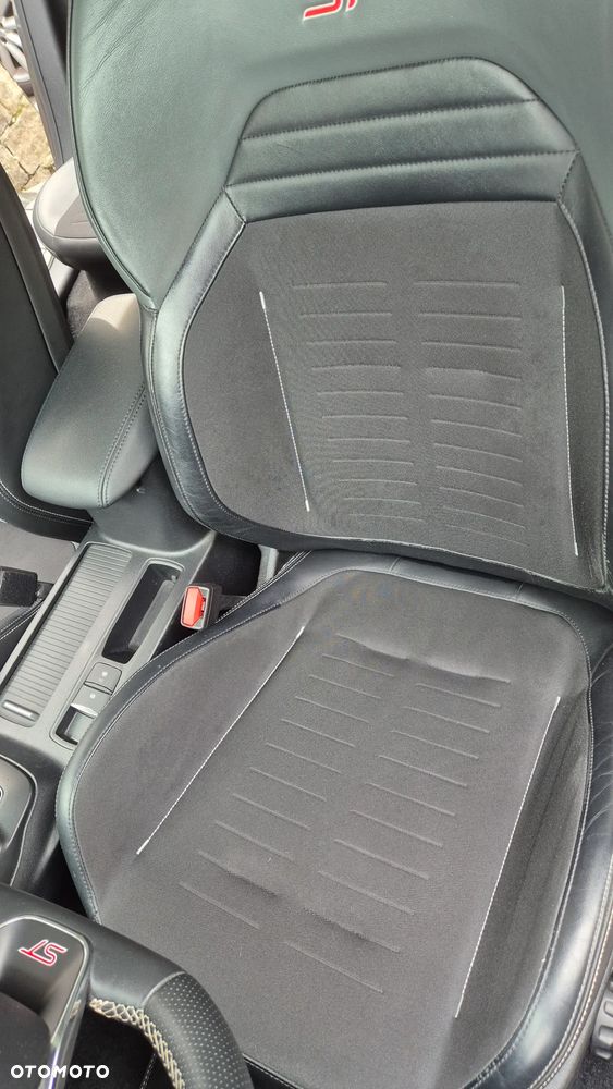 Ford Focus 2.0 EcoBlue ST - 16