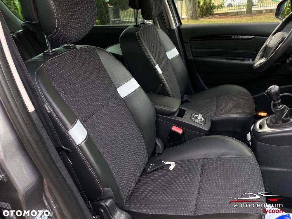 Renault Grand Scenic - 21