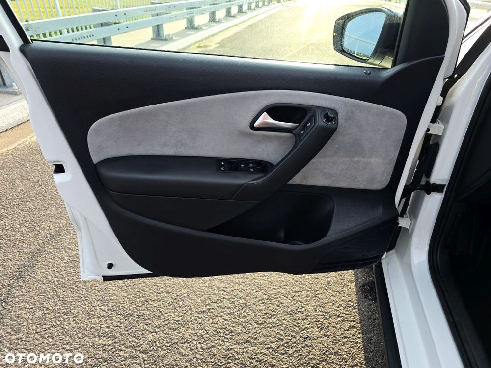 Volkswagen Polo 1.2 TSI Cross Urban White - 14