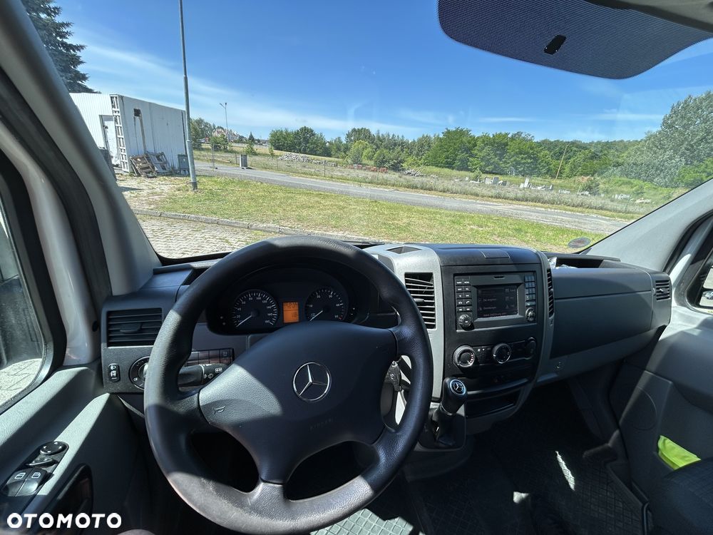 Mercedes-Benz Sprinter - 12