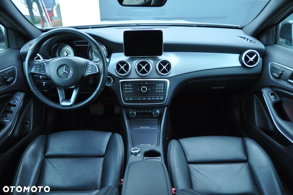 Mercedes-Benz GLA 250 4Matic 7G-DCT UrbanStyle Edition - 14