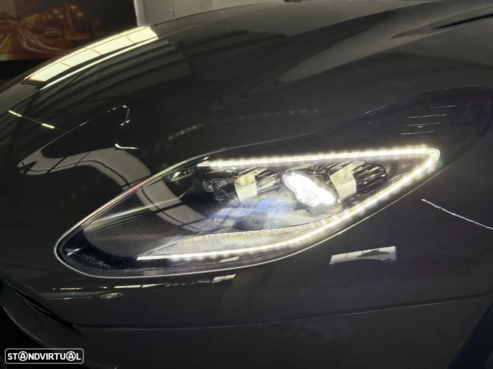 Aston Martin DB11 Coupé - 60