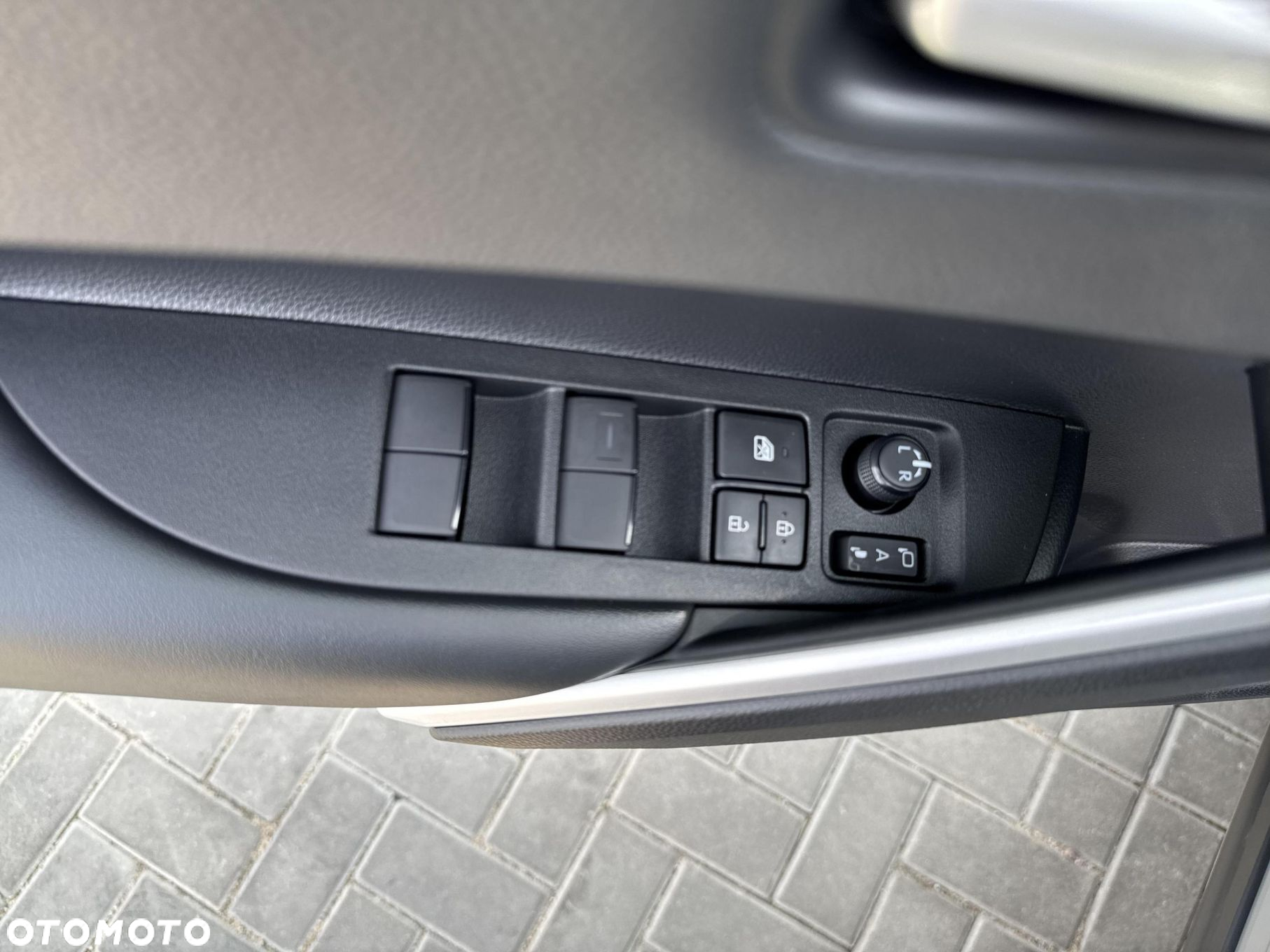 Toyota Corolla Cross 2.0 Hybrid Premiere Edition AWD - 23