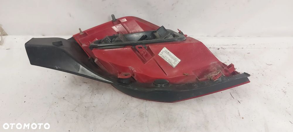 .  TYL TYLNA LAMPA LEWA RENAULT CLIO 3 HB - 4