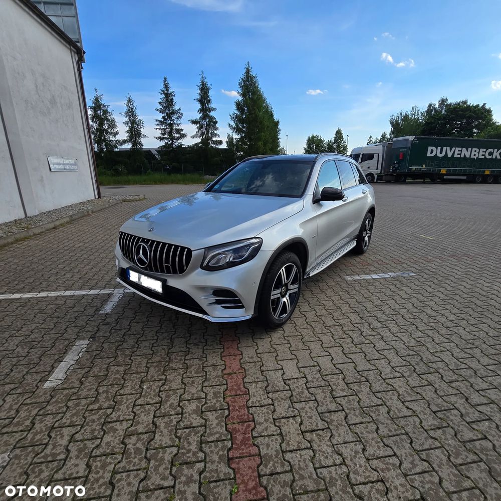 Mercedes-Benz GLC 300 4Matic 9G-TRONIC AMG Line - 11