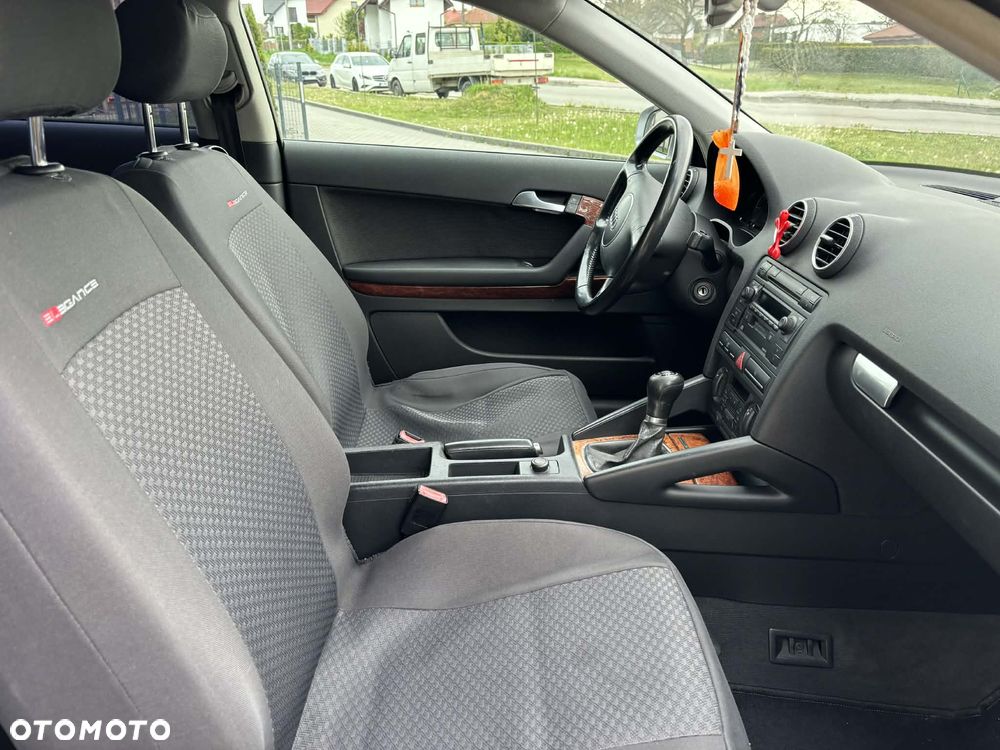 Audi A3 3-drzwiowe 2.0 FSI Attraction - 9